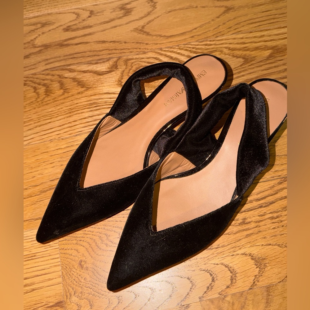 NWOT, Emporio Armani Velvet Pointed Toe Slingback heels - Black. Size 39 eu